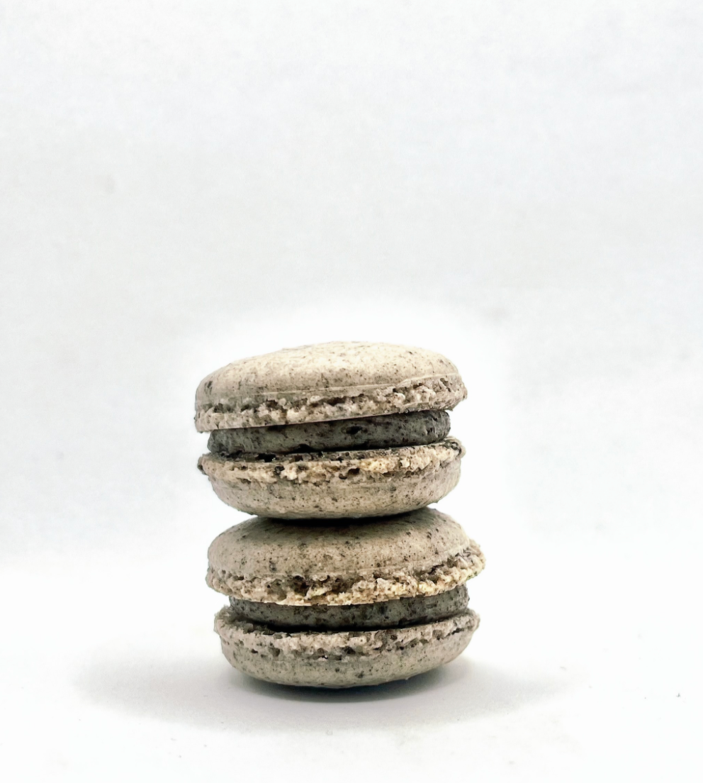 Cookies & Cream Macarons