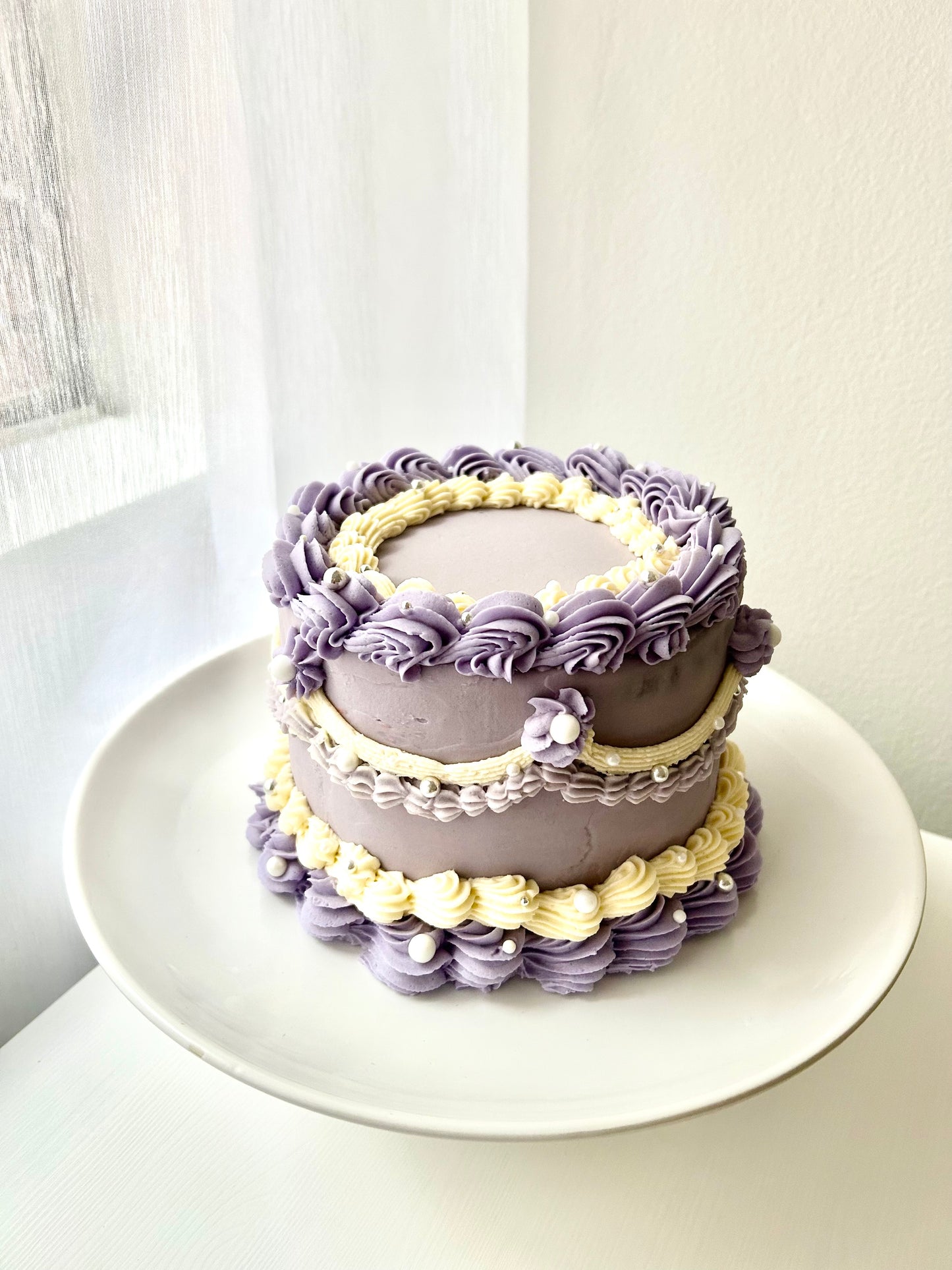 Vintage Round Cake